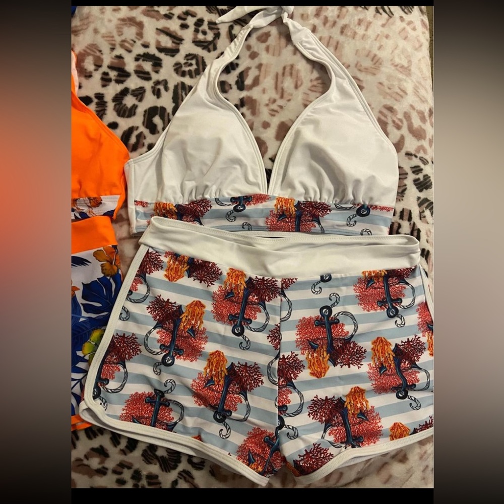 Bathing suits - Picture 2 of 7